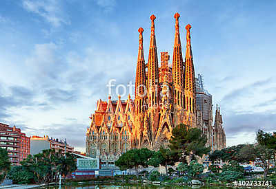 BARCELONA, SPAIN - FEBRUARY 10: La Sagrada Familia - the impress (vászonkép óra) - vászonkép, falikép otthonra és irodába