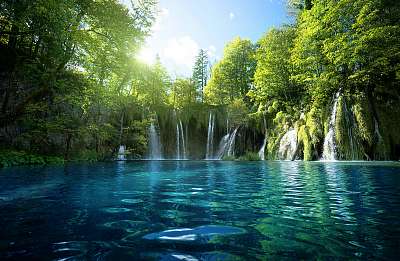 vízesés az erdőben, Plitvicei-tavak, Horvátország (bögre) - vászonkép, falikép otthonra és irodába