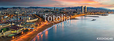 Barcelona beach on morning sunrise (keretezett kép) - vászonkép, falikép otthonra és irodába