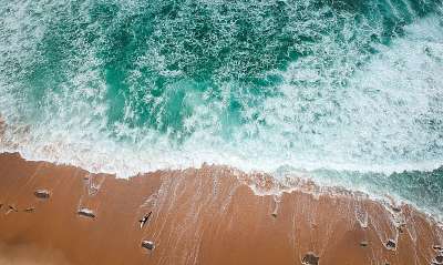 surfer on the beach top view. Drone shot on a beach in a summer day. (vászonkép óra) - vászonkép, falikép otthonra és irodába