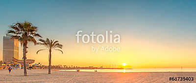 Barceloneta Beach in Barcelona at sunrise (bögre) - vászonkép, falikép otthonra és irodába