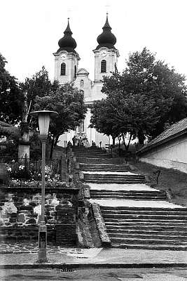 Lépcsősor a Tihanyi Apátsághoz (1974) (fotótapéta) - vászonkép, falikép otthonra és irodába