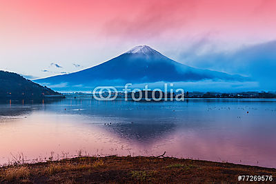 Mount Fuji at Kawakuchiko lake (többrészes kép) - vászonkép, falikép otthonra és irodába