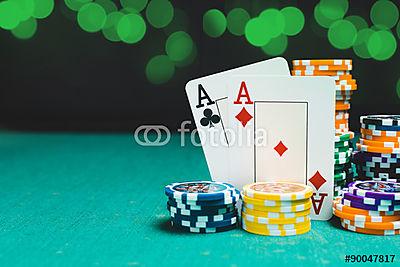 Póker kártyák és zsetonok (keretezett kép) - vászonkép, falikép otthonra és irodába