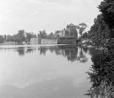 Tatai vár (1960) (bögre) - vászonkép, falikép otthonra és irodába