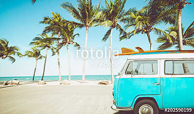 vintage car parked on the tropical beach (seaside) with a surfboard on the roof - Leisure trip in the summer. retro color effect (poszter) - vászonkép, falikép otthonra és irodába