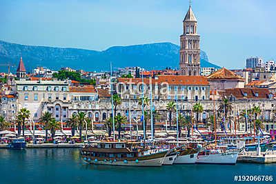 Split Croatia coastal view. / Seafront view at old city center in Split town, Diocletian Palace view from the Adriatic Sea, Croa (keretezett kép) - vászonkép, falikép otthonra és irodába