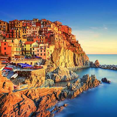 Manarola falu, sziklák és a tenger napnyugtakor. Cinque Terre, O (többrészes kép) - vászonkép, falikép otthonra és irodába