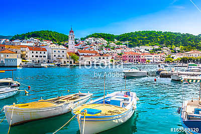 Pucisca Brac adriatic place. / Seafront scenery of small mediterranean village Pucisca on Island Brac, tourist summer resort in  (keretezett kép) - vászonkép, falikép otthonra és irodába