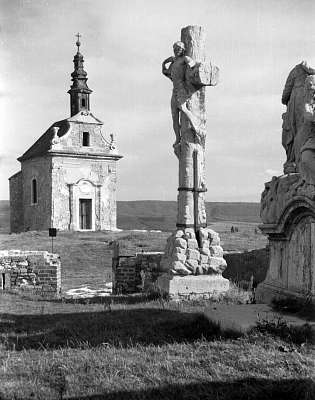 Tatai kálvária (1960) (keretezett kép) - vászonkép, falikép otthonra és irodába