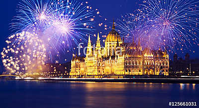 Új év a városban - Budapest tűzijátékkal (fotótapéta) - vászonkép, falikép otthonra és irodába