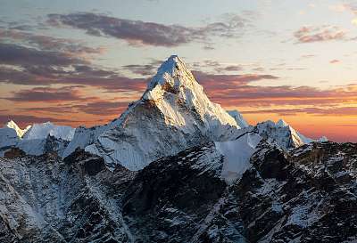 Ama Dablam az Everest Base Camp felé vezető úton (keretezett kép) - vászonkép, falikép otthonra és irodába