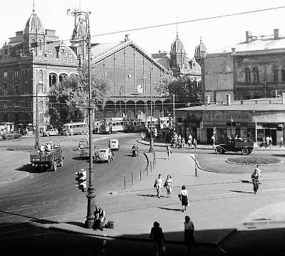 Nyugati pályaudvar és a Nyugati tér 1953 (keretezett kép) - vászonkép, falikép otthonra és irodába