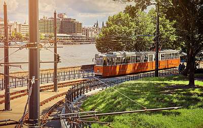 Tram a városban Budapest Magyarország városi nyári táj Európa. (keretezett kép) - vászonkép, falikép otthonra és irodába