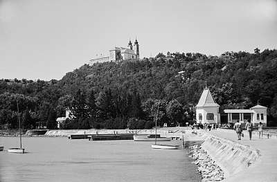 Tihanyi kikötő (1954) (keretezett kép) - vászonkép, falikép otthonra és irodába