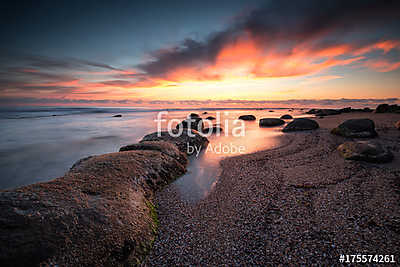 Beauty of dawn /
Magnificent sunrise view at the Black sea coas (fotótapéta) - vászonkép, falikép otthonra és irodába