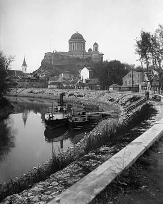 Esztergom, Kis-Duna és háttérben a Bazilika (keretezett kép) - vászonkép, falikép otthonra és irodába
