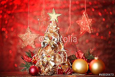 gyönyörű karácsonyi fa száraz citromok dekorációval, (keretezett kép) - vászonkép, falikép otthonra és irodába