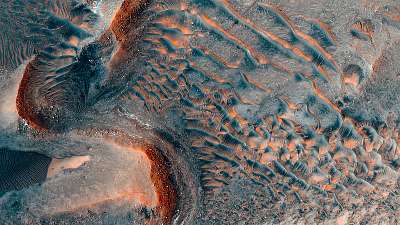 Sziklák és kövek a Noctis labirintus lejtőin, Mars felszín (keretezett kép) - vászonkép, falikép otthonra és irodába