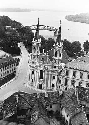 Esztergom, Vízivárosi templom, háttérben a Mária Valéri híd (1958) (bögre) - vászonkép, falikép otthonra és irodába