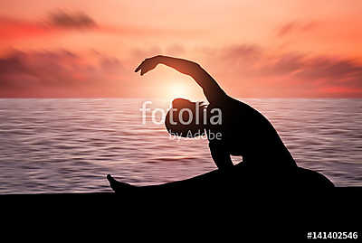 Silhouette of a girl practicing yoga (bögre) - vászonkép, falikép otthonra és irodába