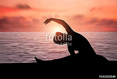 Silhouette of a girl practicing yoga (többrészes kép) - vászonkép, falikép otthonra és irodába