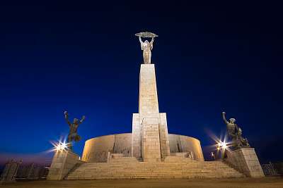 Budapest, Szabadság-szobor esti díszkivilágításban (bögre) - vászonkép, falikép otthonra és irodába