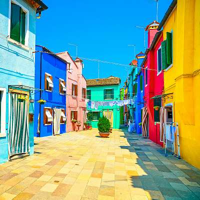 Velencei határ, Burano sziget utca, színes házak, Olaszország (poszter) - vászonkép, falikép otthonra és irodába
