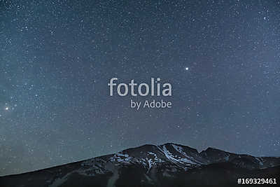 Star filled sky over snowy mountains at night (fotótapéta) - vászonkép, falikép otthonra és irodába