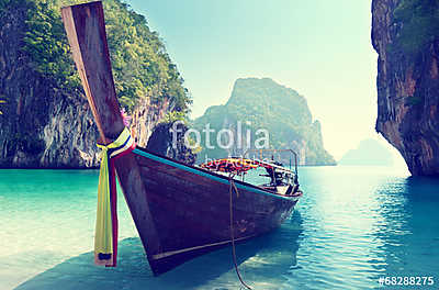 boat and islands in andaman sea Thailand (keretezett kép) - vászonkép, falikép otthonra és irodába