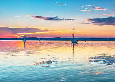 Naplemente a Balatonon, vitorlásokkal (többrészes kép) - vászonkép, falikép otthonra és irodába