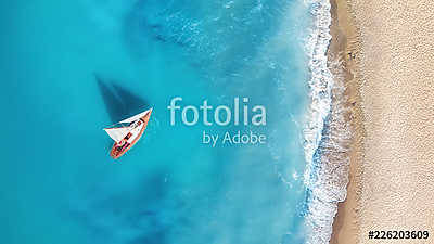 Yacht on the water surface from top view. Turquoise water background from top view. Summer seascape from air. Travel concept and (poszter) - vászonkép, falikép otthonra és irodába