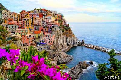 Olaszországi Cinque Terre virágokkal (poszter) - vászonkép, falikép otthonra és irodába