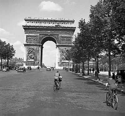 Párizs a Diadalív a Champs Élysées-ről nézve (1938) (többrészes kép) - vászonkép, falikép otthonra és irodába