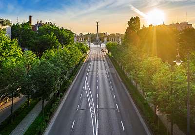 Az Andrássy út reggel, a Hősök terével (keretezett kép) - vászonkép, falikép otthonra és irodába