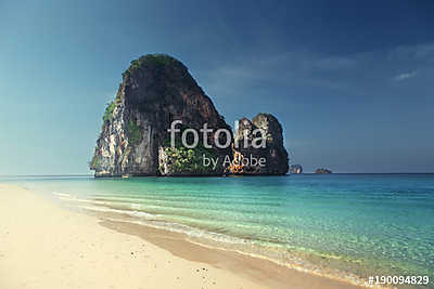 beach in Krabi province, Thailand (bögre) - vászonkép, falikép otthonra és irodába