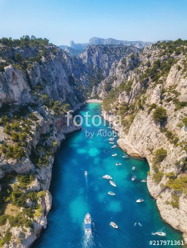 Yachts at the sea in France. Aerial view of luxury floating boat on transparent turquoise water at sunny day. Summer seascape fr, Premium Kollekció