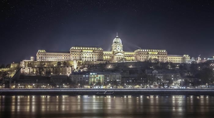 A Budavári Palota díszkivilágításban, 