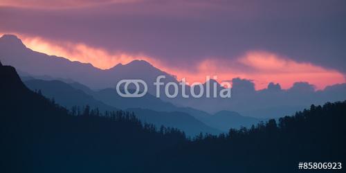 Panoráma himalájai hegyek és hegyek tetején színes d, Premium Kollekció