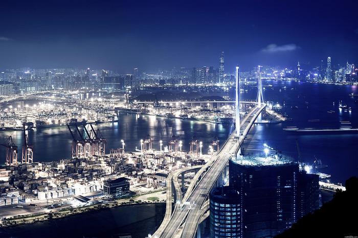 Hongkongi látkép a kikötővel, 