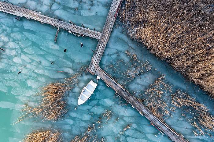 Balatoni nádas télen, csónakkal,  Balatoni nádas télen, csónakkal,