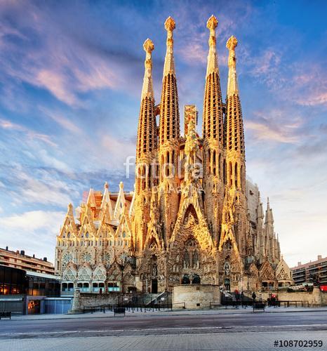 BARCELONA, SPAIN - FEB 10: View of the Sagrada Familia, a large, Premium Kollekció