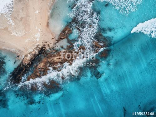 Aerial view of waves, rocks and transparent sea. Summer seascape, Premium Kollekció