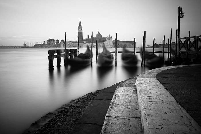 Venice classic view with gondolas on the waves, Premium Kollekció