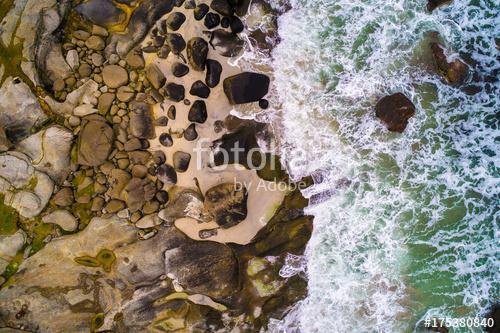 Aerial view looking down at sea waves hitting rocks, Premium Kollekció