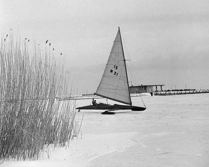 Jégvitorlás Balatonfürednél (1966), FORTEPAN