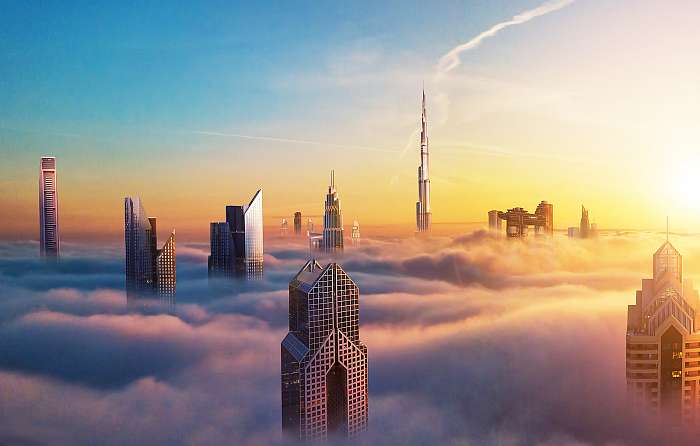Dubai naplemente, felhők között , 