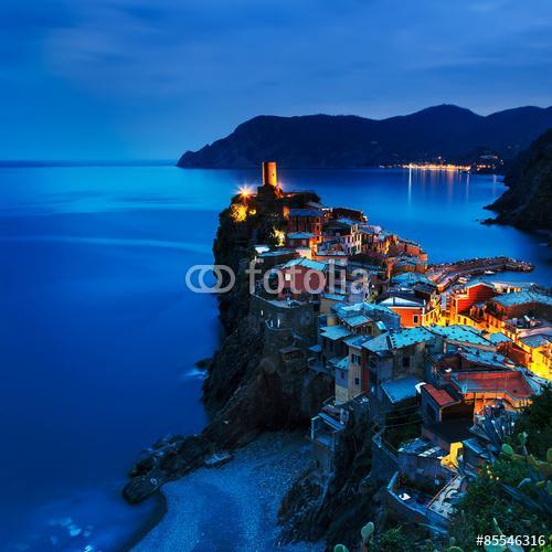 Vernazza falu, napnyugta légi felvétele. Cinque Terre, Ligury, I, Premium Kollekció