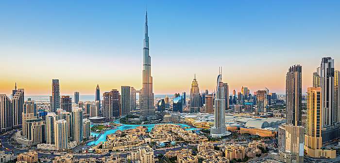Dubai luxus felhőkarcolók panorámája, 