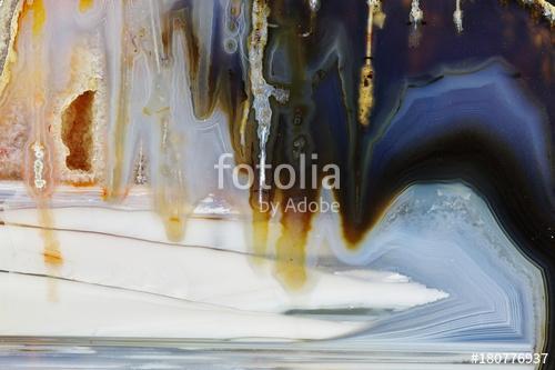 Macrophotography of cut agate. Stalactite-horizontal agate. Multicolored silica bands colored with metal oxides are visible. Ori, Premium Kollekció